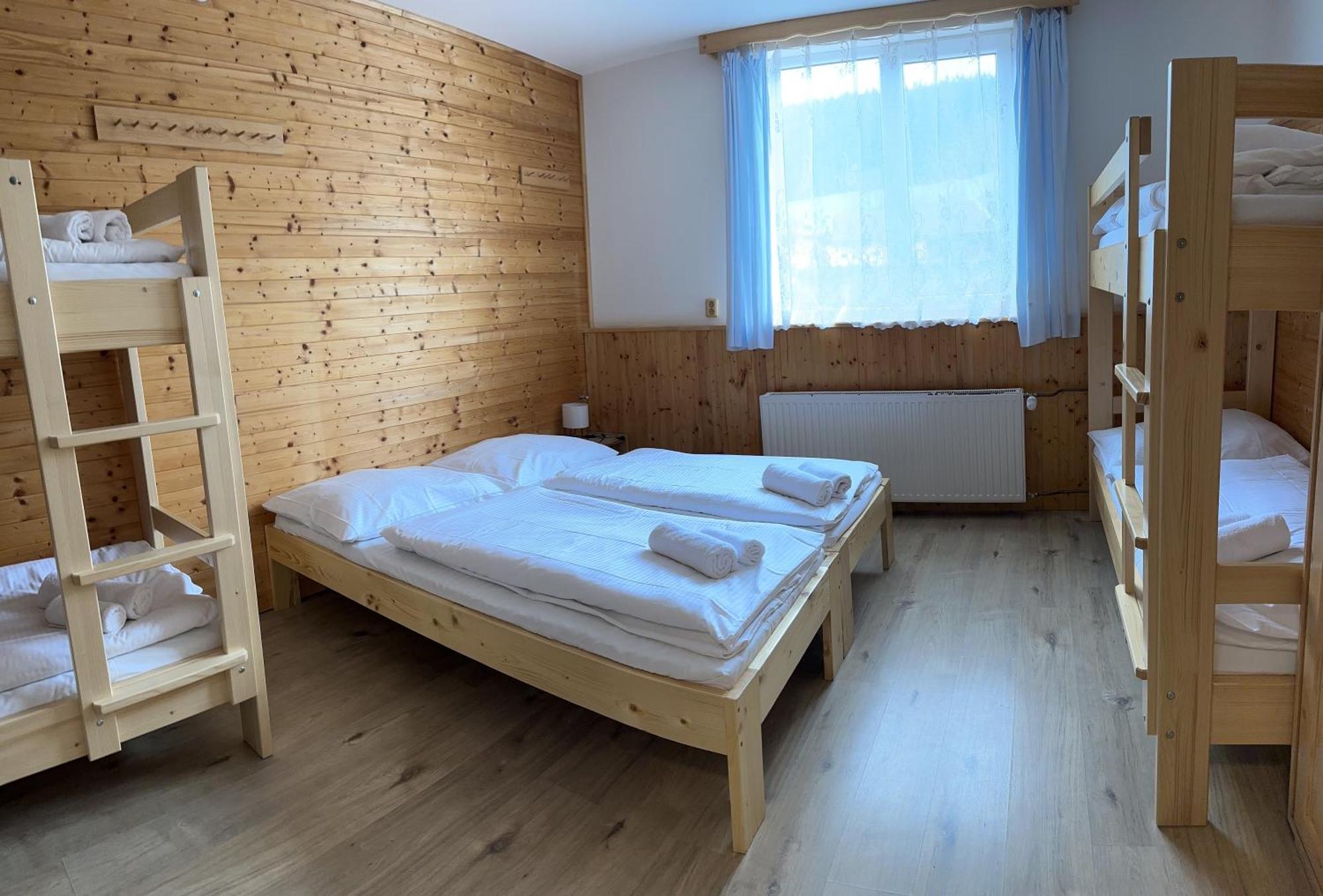 Horsky Hotel Kycerka Velké Karlovice Exterior photo